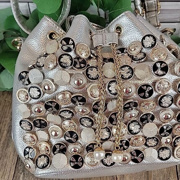 Unbranded silver metallic button studded drawstring shoulder bag - Picture 2 of 15